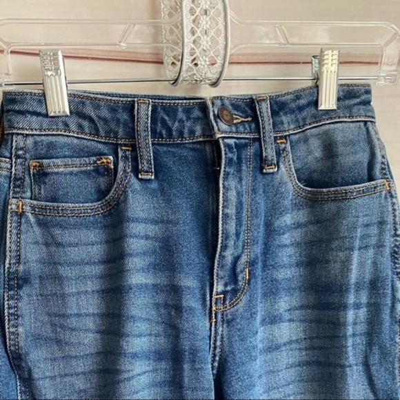 Hollister Ultra High Rise Mom Jeans - Picture 3 of 6